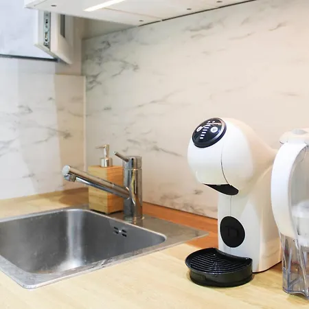 Bright With Balcony Quiet Location شقة باريس