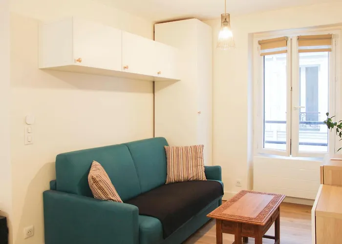 Bright With Balcony Quiet Location شقة