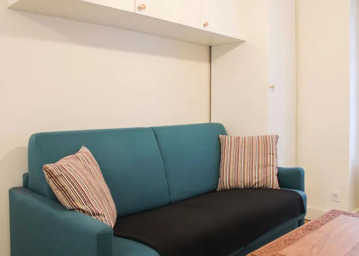 Bright With Balcony Quiet Location شقة باريس