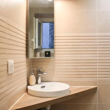 Bright With Balcony Quiet Location