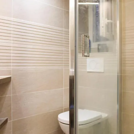 Bright With Balcony Quiet Location *