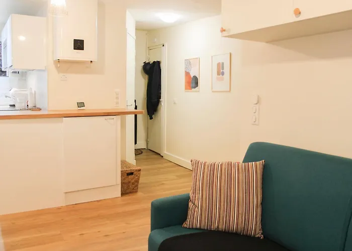 Bright With Balcony Quiet Location *