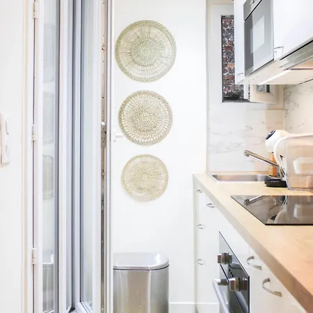 Bright With Balcony Quiet Location Appartement *